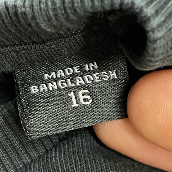 5/$25 Guess Black Vintage Feel Long Sleeve Crew Neck Logo T Shirt 16 - Picture 4 of 15